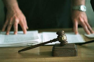 Об удовлетворении судом иска к ПАО «Аэрофлот - Российские авиалинии» о взыскании неустойки, компенсации морального вреда, штрафа и расходов за отказ в возмещении комиссионного сбора по ранее приобретенным авиабилетам