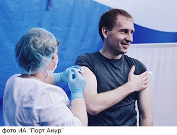 Губернатор Приамурья сделал прививку от гриппа и от пневмококковой инфекции