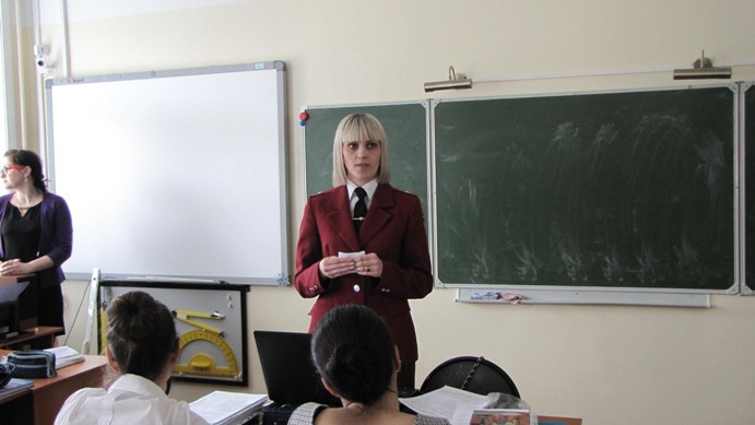 Сотрудники Управления Роспотребнадзора по Амурской области и ФБУЗ «Центр гигиены и эпидемиологии в Амурской области» провели профориентационную работу среди выпускников МОУ СОШ № 11 г.Благовещенска